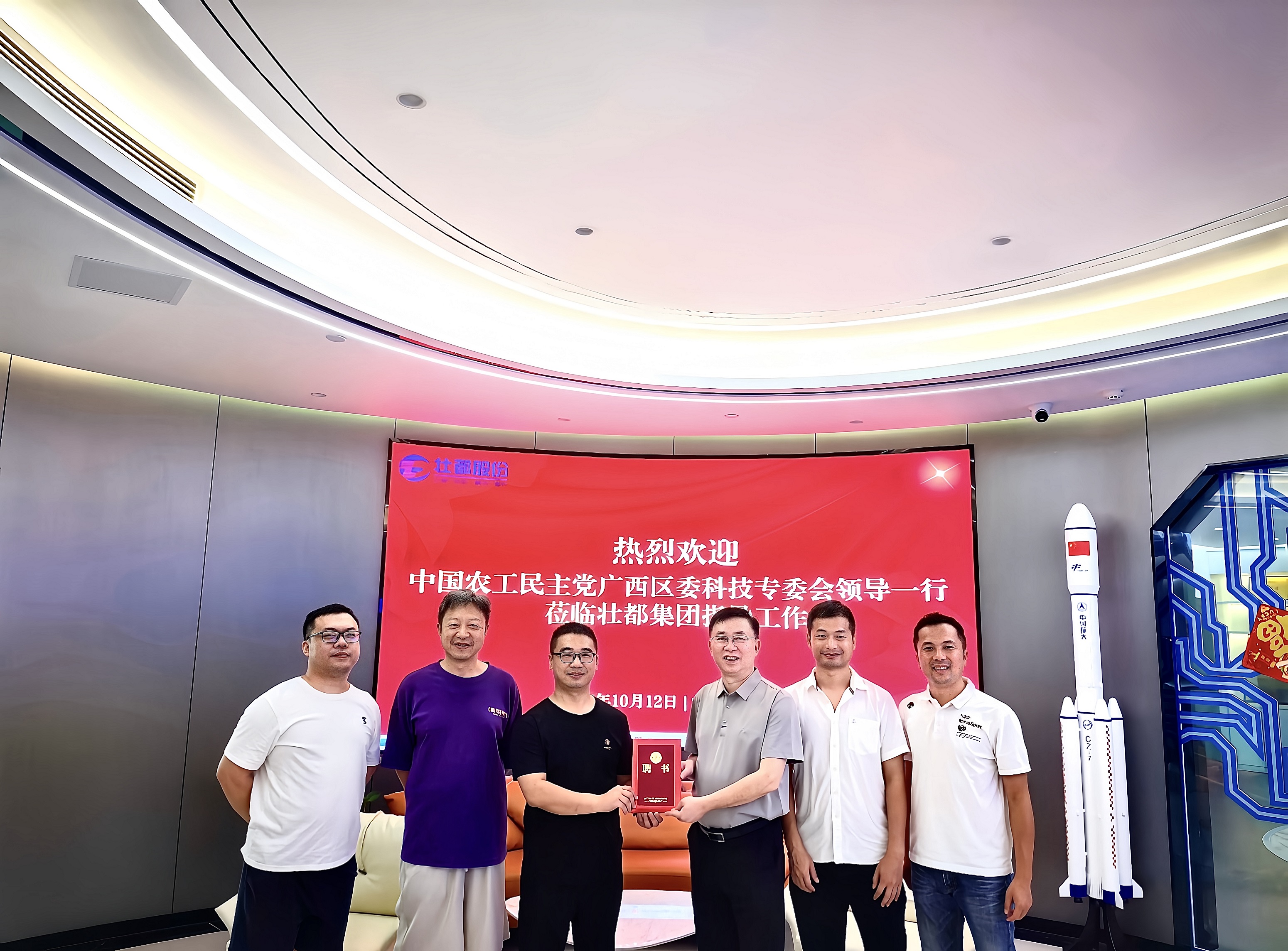 1760757394187717.jpg 3926f40a27bcaead18bd982f8924c590.jpg